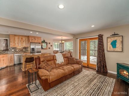 1641 Crystal Air Drive, South Lake Tahoe, CA 96150 Photo