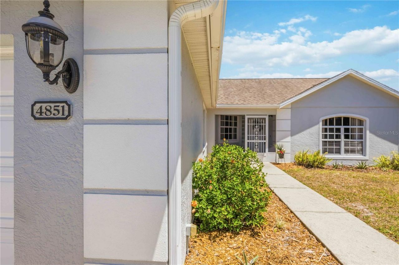 4851 Hamlets Grove Drive , Sarasota, FL 34235 Photo