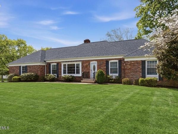 17 Church Lane, Manalapan, NJ 07726