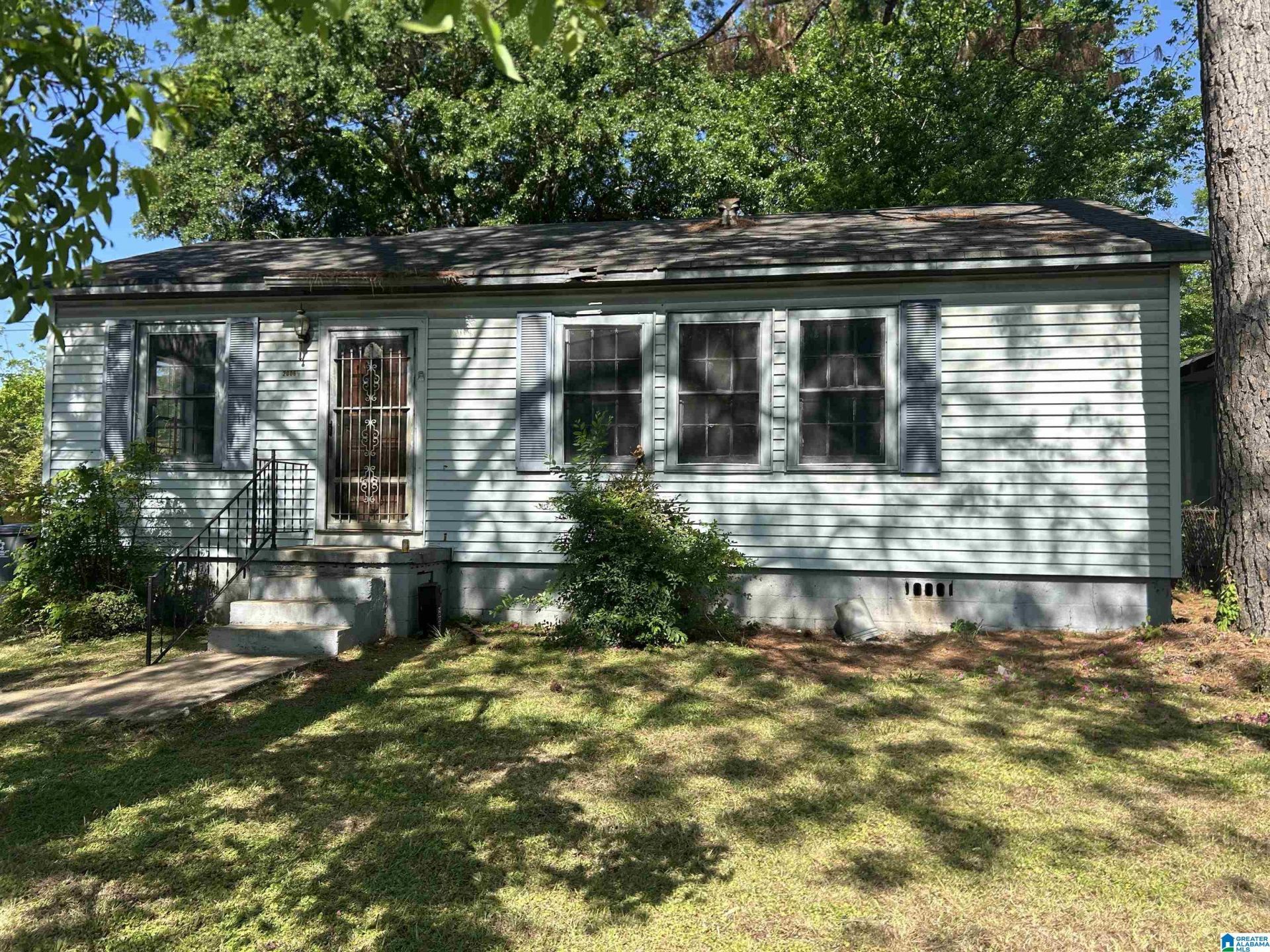 2006 27th Avenue, Hueytown, AL 35023 Main Photo