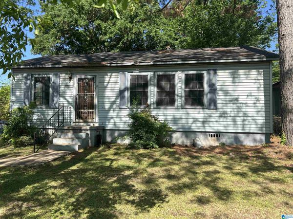 2006 27TH AVENUE, HUEYTOWN, AL 35023