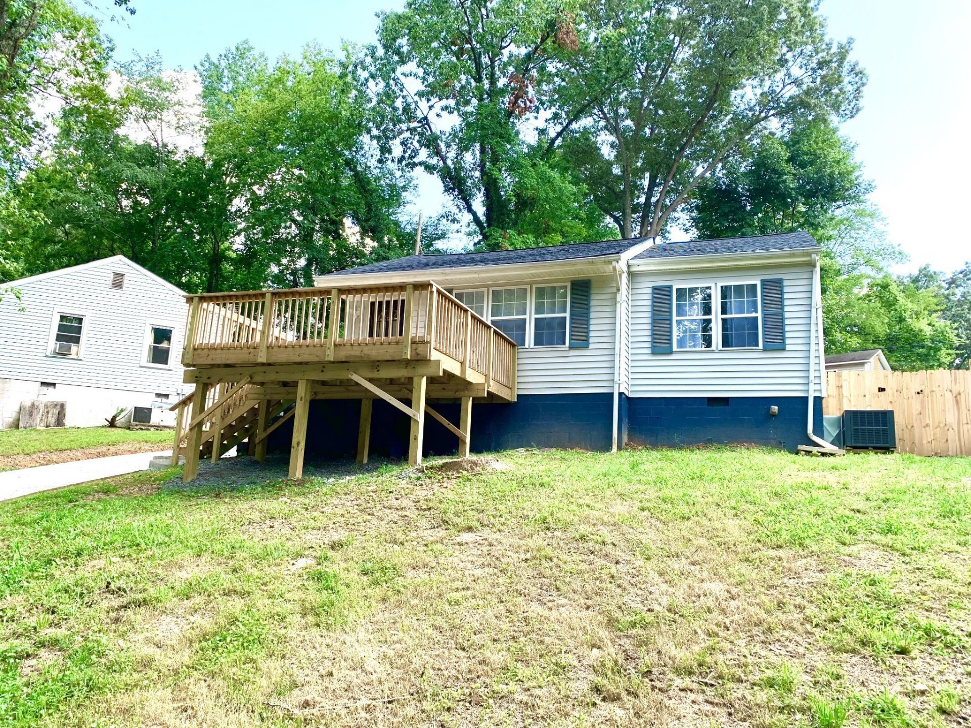 714 Woodlawn Dr, Clarksville, TN 37040 Main Photo