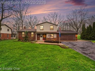 1355 Grebe Road, Highland Twp, MI 48357