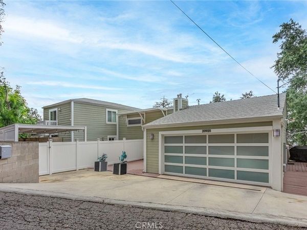 20925 Almazan Road , Woodland Hills, CA 91364