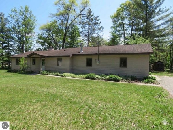7861 Dyer Lake Road S, Falmouth, MI 49632