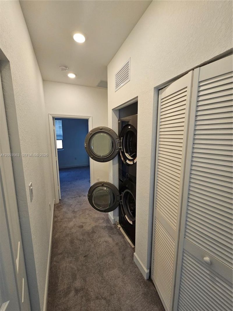 813 NE 211th St , Miami, FL 33179 Photo