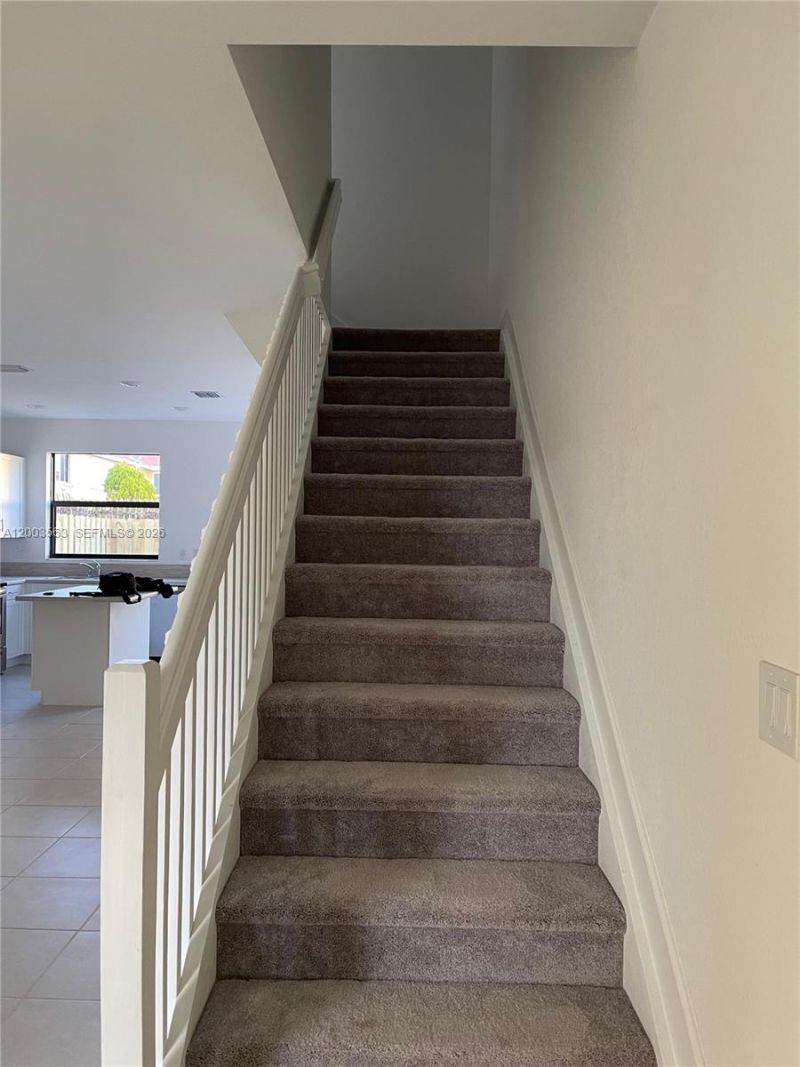 813 NE 211th St , Miami, FL 33179 Photo