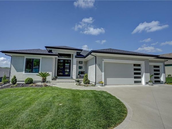 42 Bison Falls Circle, Lake Winnebago, MO 64034