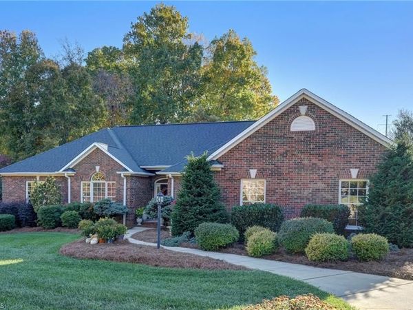 203 Stonebury Court , Reidsville, NC 27320