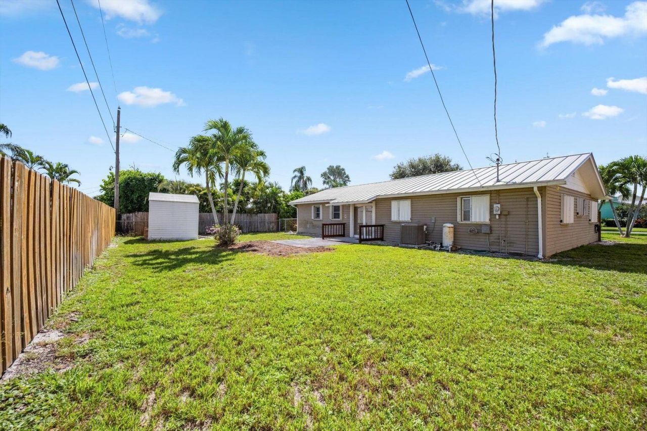 8053 SE Carlton Street, Hobe Sound, FL 33455 Photo