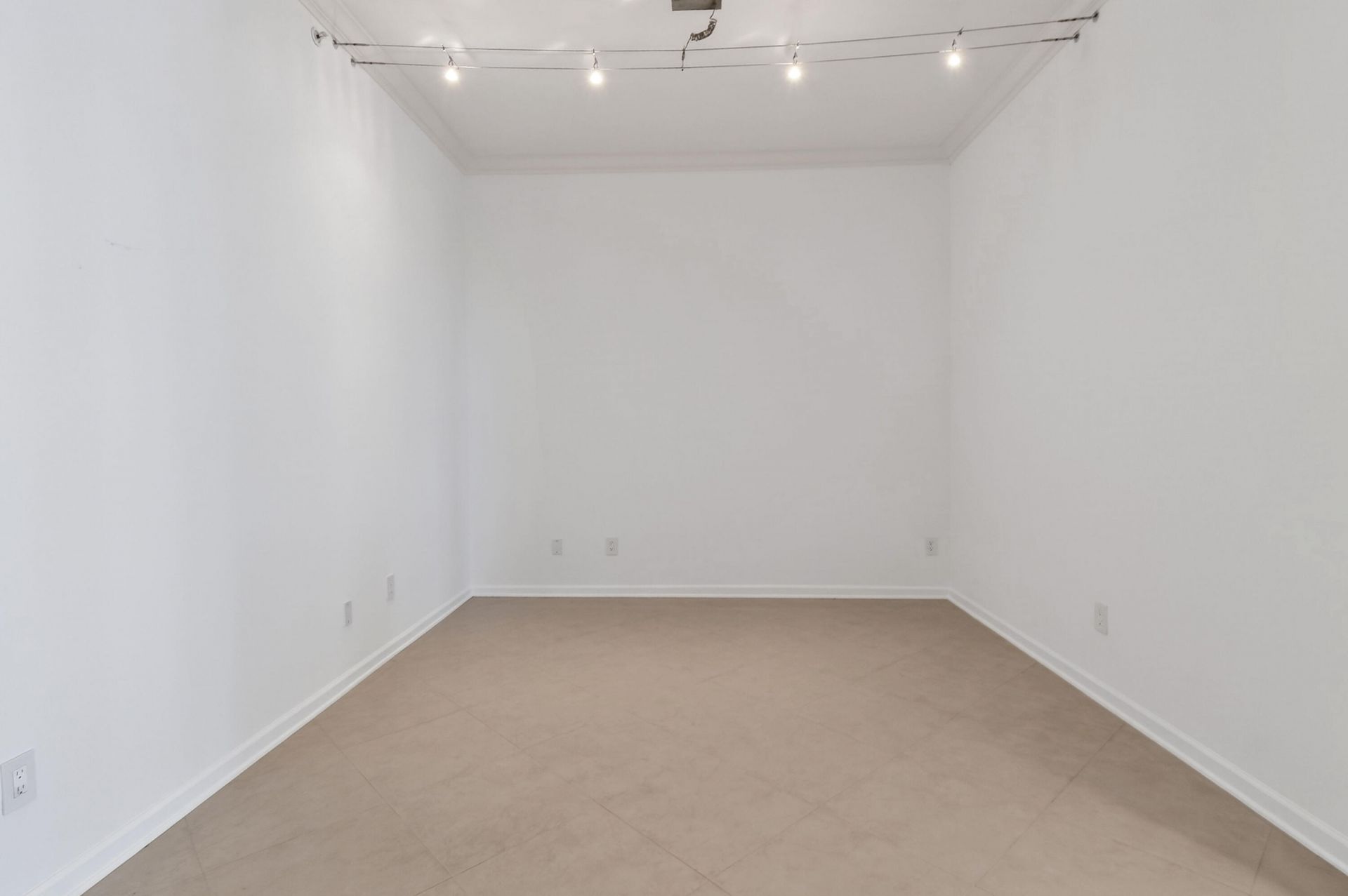 2650 Lake Shore Drive, Unit 106, Riviera Beach, FL 33404 Photo