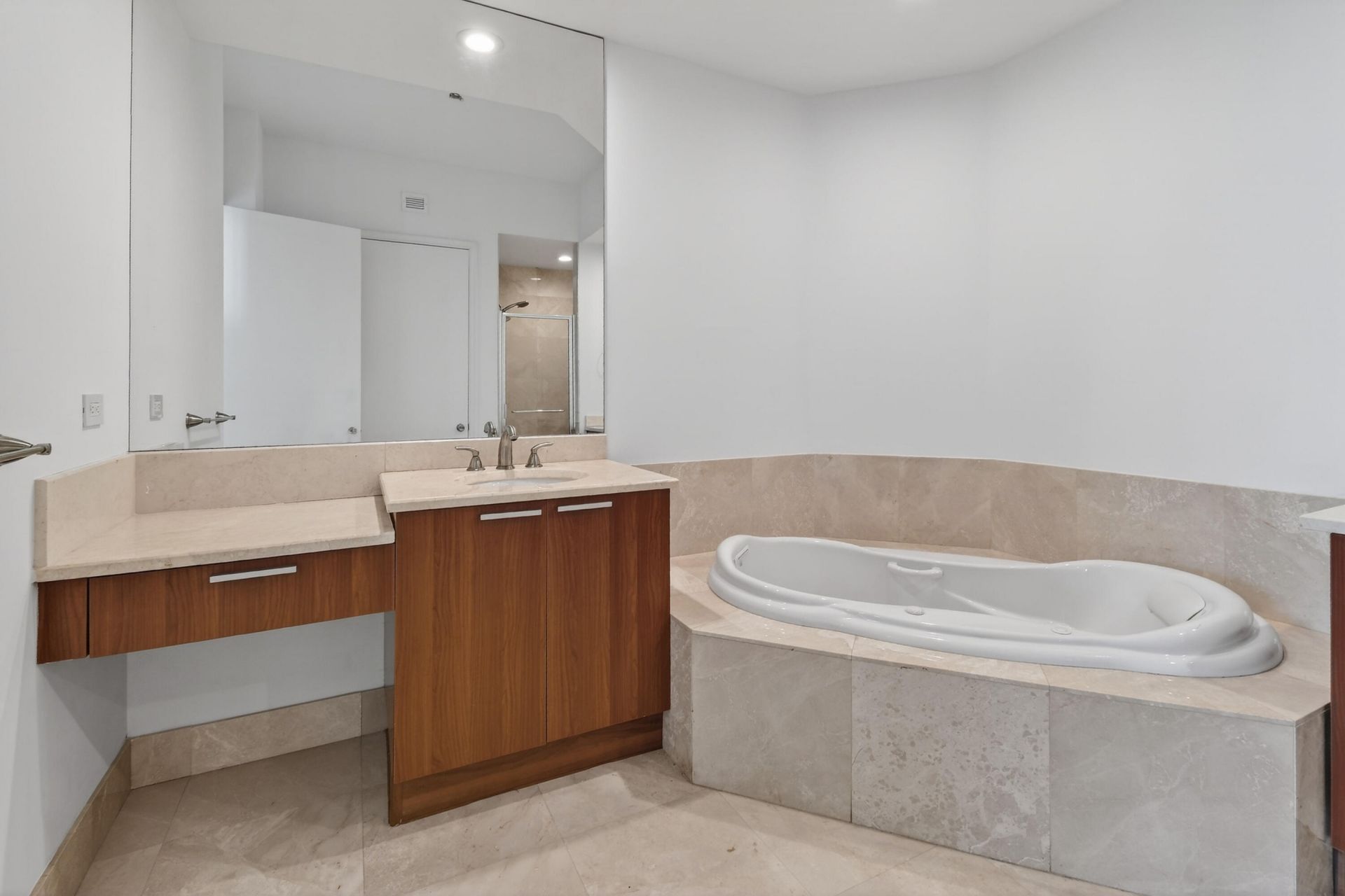 2650 Lake Shore Drive, Unit 106, Riviera Beach, FL 33404 Photo