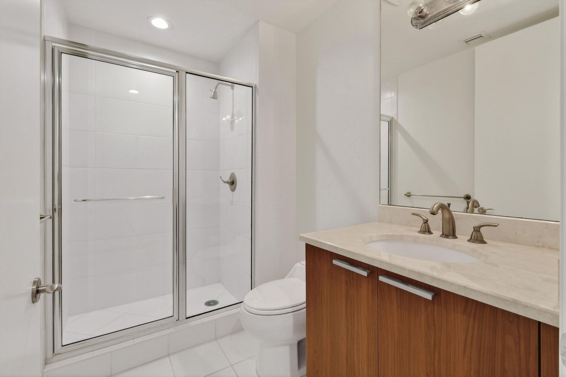 2650 Lake Shore Drive, Unit 106, Riviera Beach, FL 33404 Photo