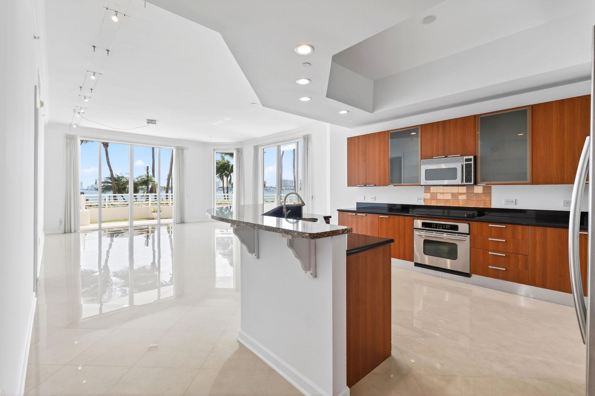 2650 Lake Shore Drive, Unit 106, Riviera Beach, FL 33404 Photo