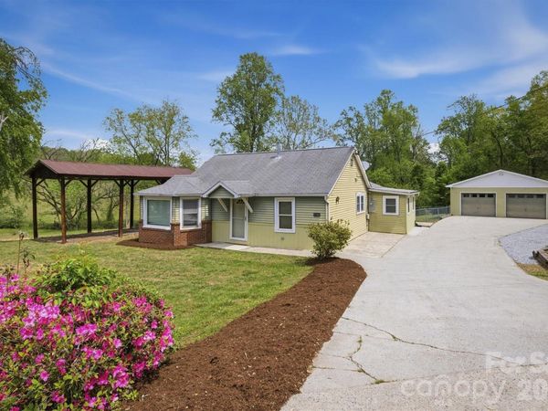 2566 Andrews Circle , Lenoir, NC 28645