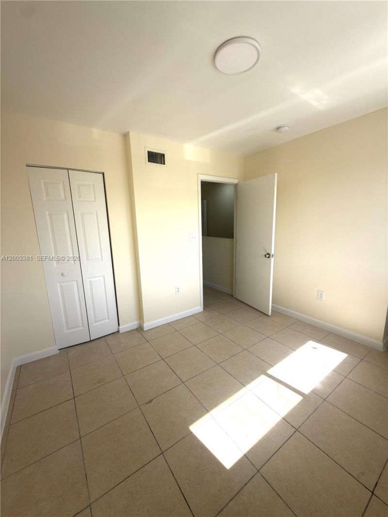 14020 NE 3rd Ct , Unit 5, Miami, FL 33161 Photo