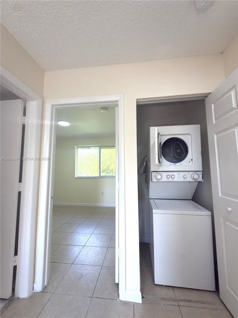 14020 NE 3rd Ct , Unit 5, Miami, FL 33161 Photo