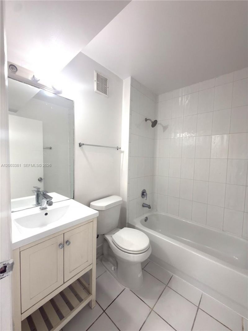 14020 NE 3rd Ct , Unit 5, Miami, FL 33161 Photo