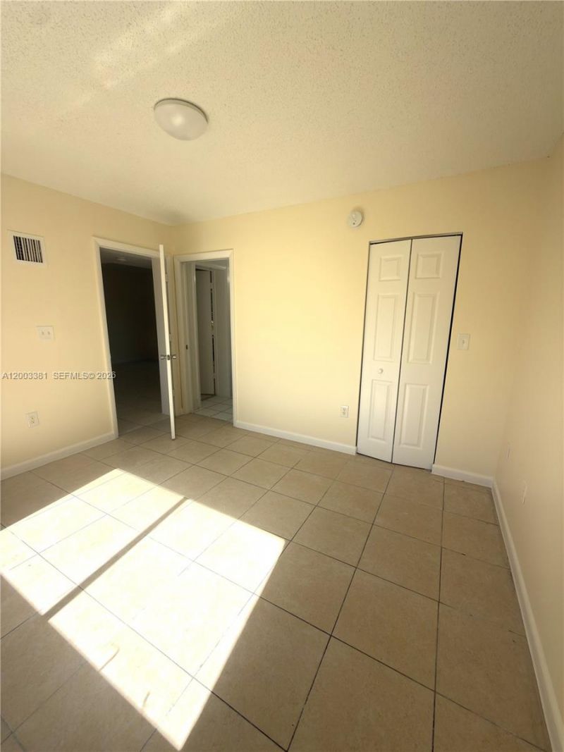 14020 NE 3rd Ct , Unit 5, Miami, FL 33161 Photo