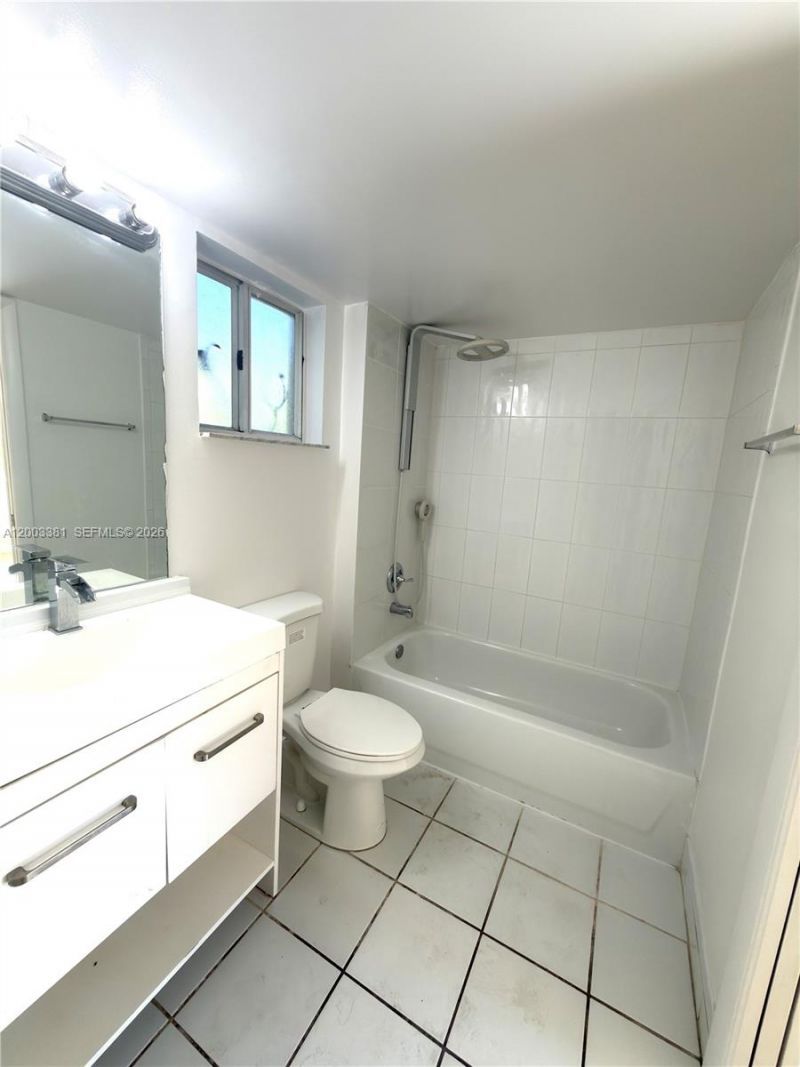 14020 NE 3rd Ct , Unit 5, Miami, FL 33161 Photo