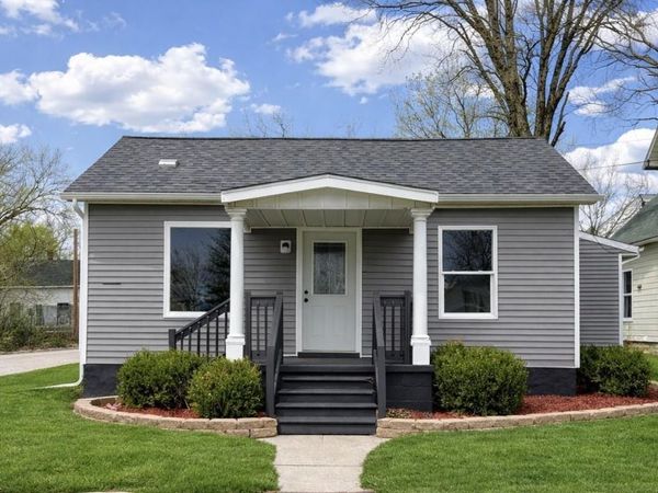 233 W SPRUCE Street, Canton, IL 61520