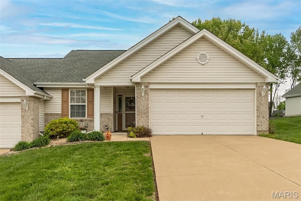 4 Quiet Meadow Court , Saint Peters, MO 63376 Main Photo