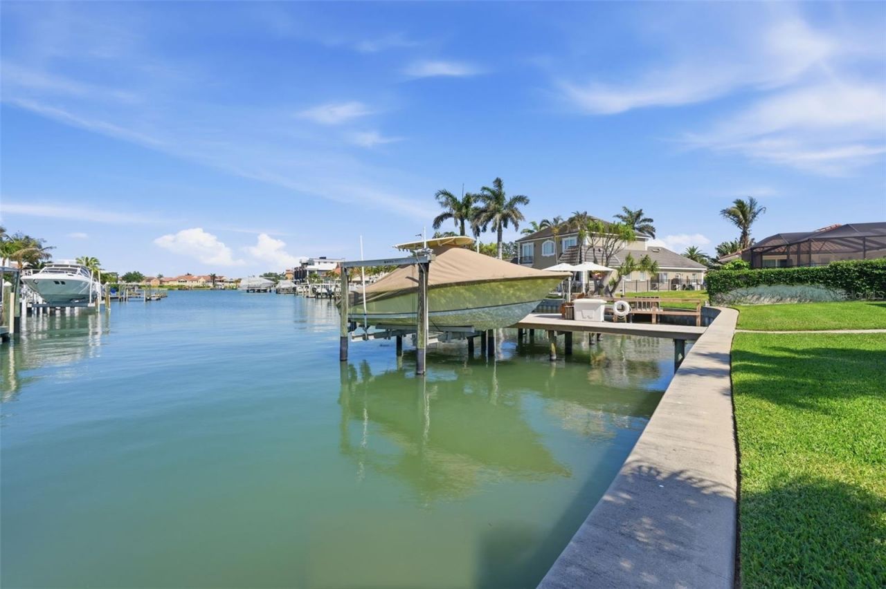 5860 Leeland Street S, Saint Petersburg, FL 33715 Photo