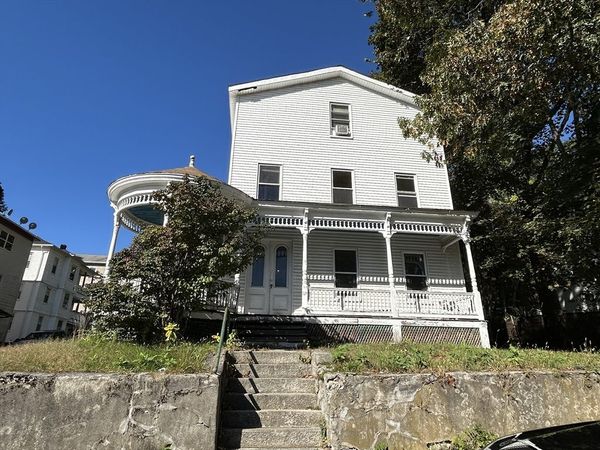 23 Lakewood St, Worcester, MA 01603