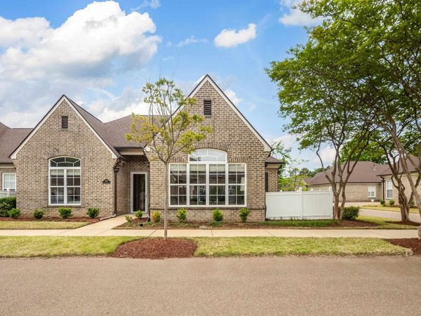 1369 CALUMET FARMS DR, Unit 22, Collierville, TN 38017