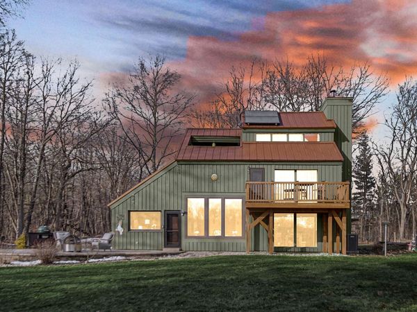 539 N 300 E , Valparaiso, IN 46383