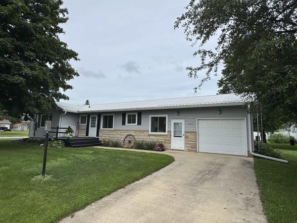 1111 5th Avenue, Ackley, IA 50601