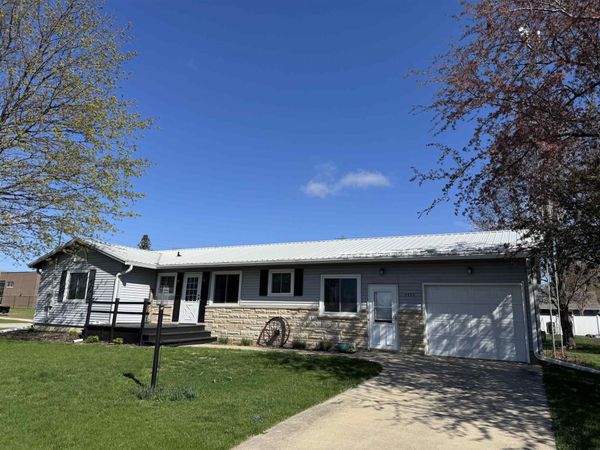 1111 5th Avenue, Ackley, IA 50601