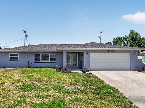 1305 SE 37th TER , CAPE CORAL, FL 33904