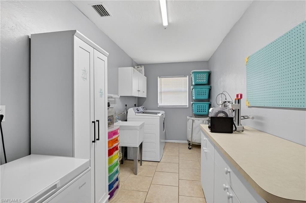 1305 SE 37th Ter , Cape Coral, FL 33904 Photo