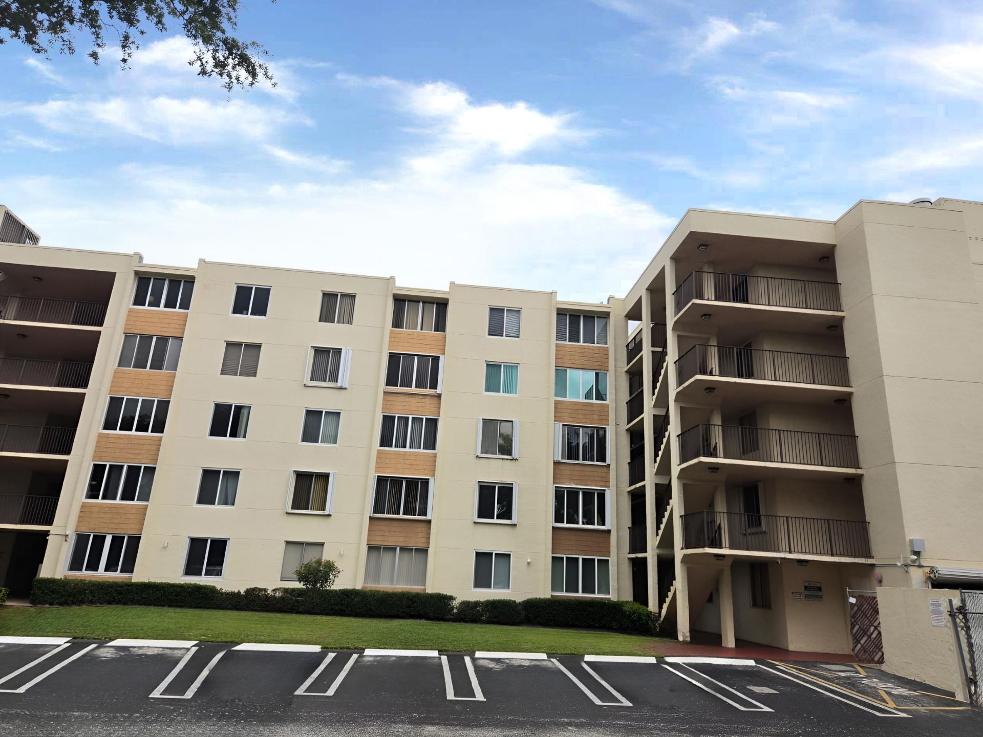 3253 Riverside Drive, Unit D-301, Coral Springs, FL 33065 Photo