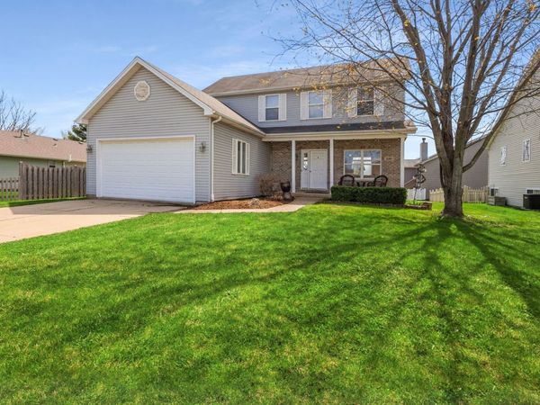 530 Prairie Ridge Drive , Woodstock, IL 60098