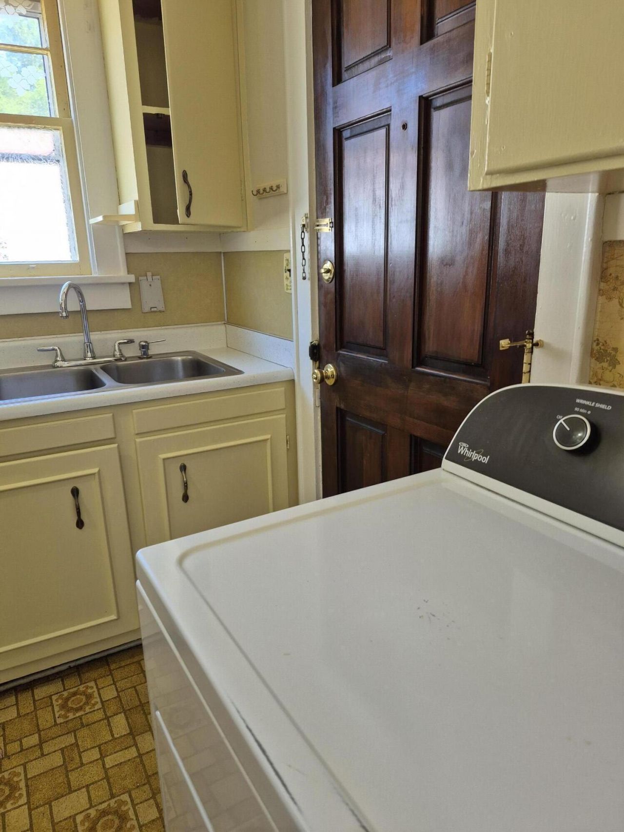 2623 Woodlawn Avenue Photo 6