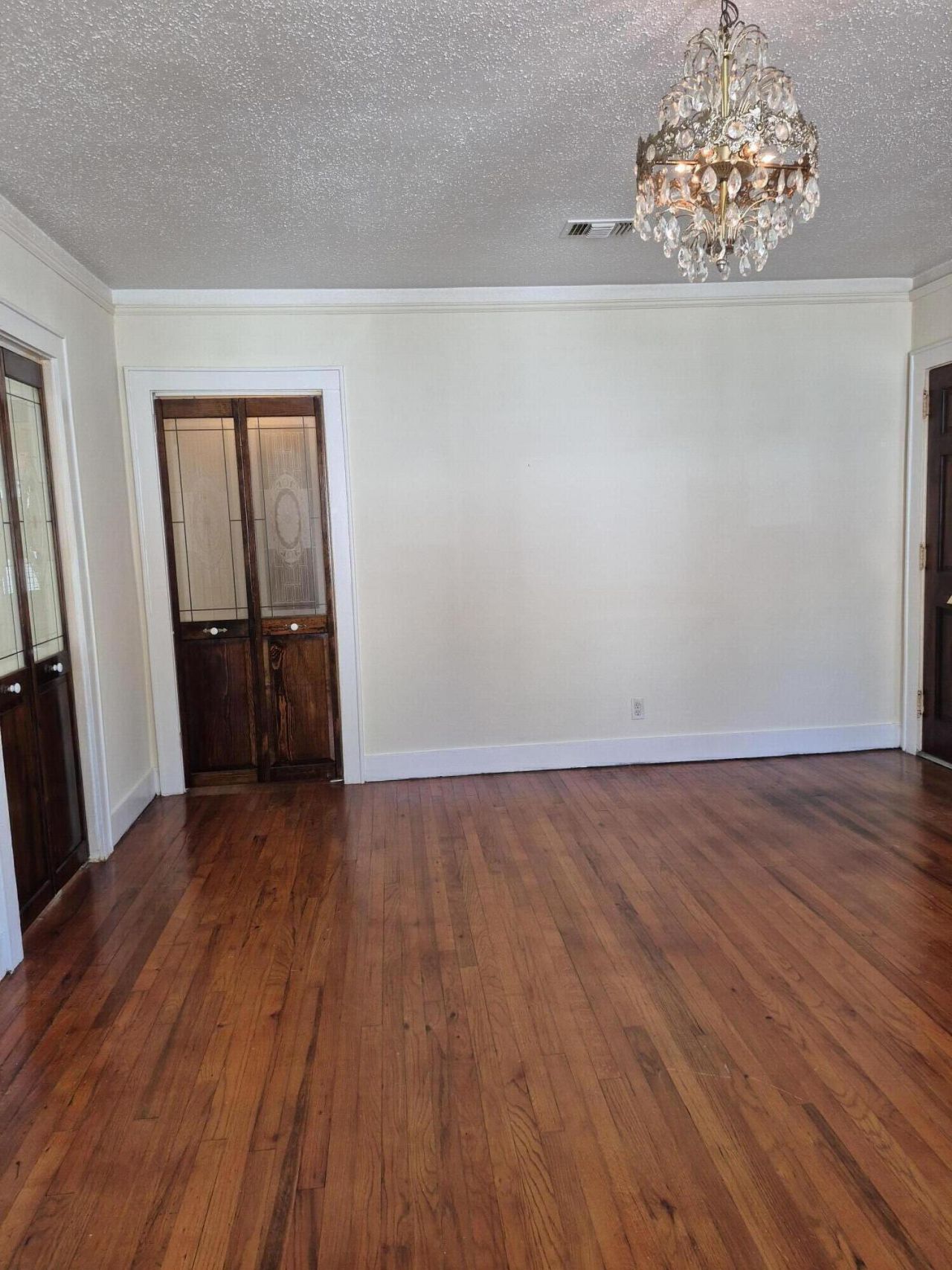 2623 Woodlawn Avenue Photo 8