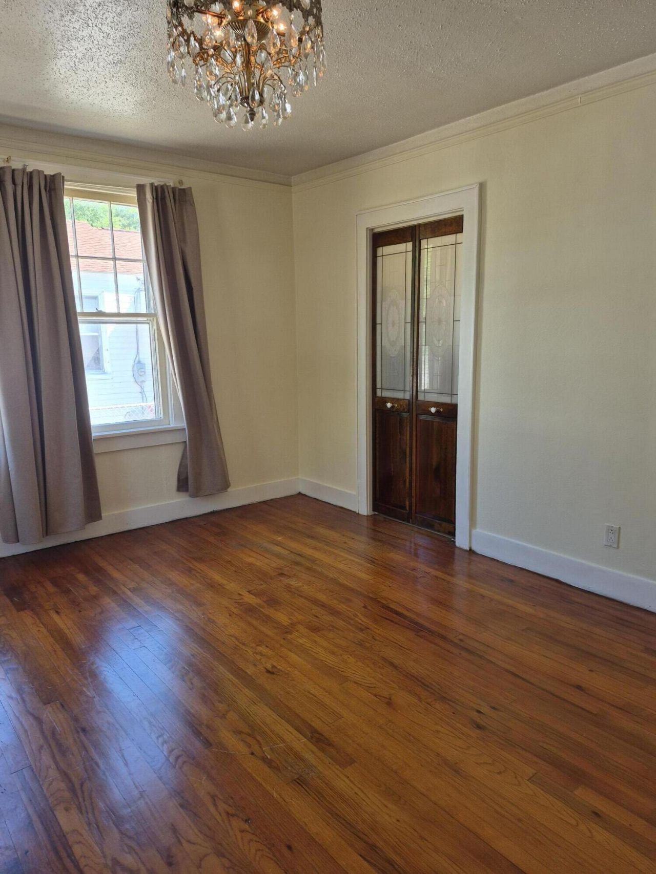 2623 Woodlawn Avenue Photo 9