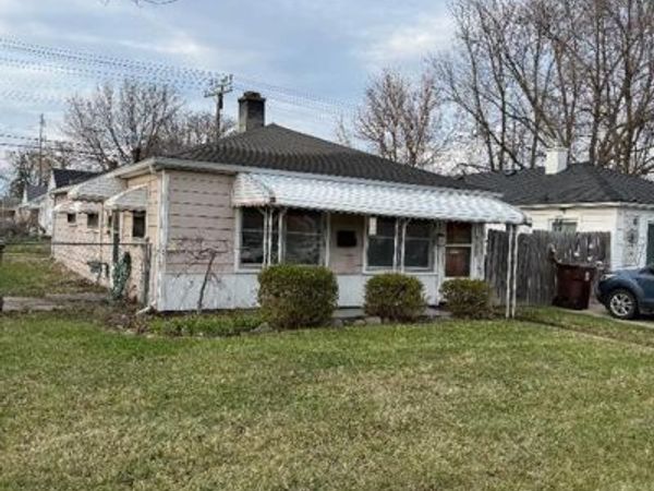 31682 Carlisle Parkway, Wayne, MI 48184