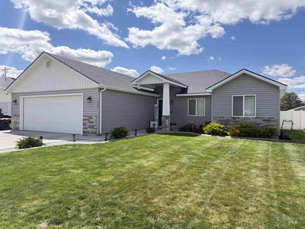 2021 L Street, Heyburn, ID 83336
