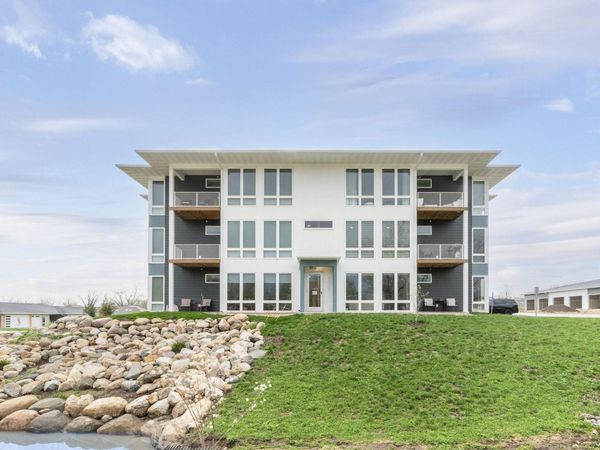 4025 Cedar Heights Drive, Unit 8, Cedar Falls, IA 50613