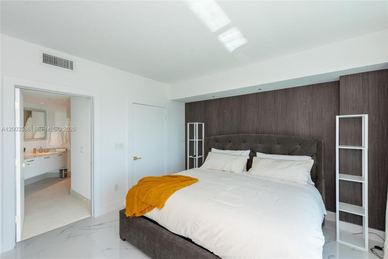 500 Brickell Ave , Unit 3802, Miami, FL 33131 Photo