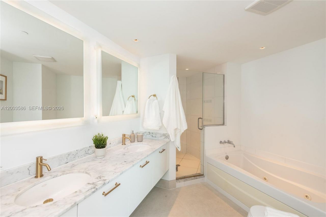 500 Brickell Ave , Unit 3802, Miami, FL 33131 Photo