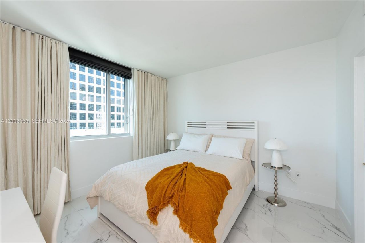 500 Brickell Ave , Unit 3802, Miami, FL 33131 Photo