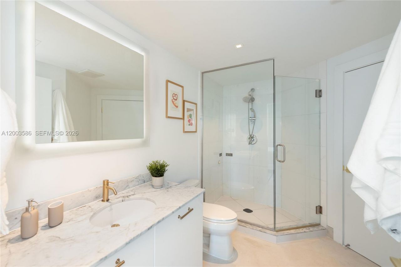 500 Brickell Ave , Unit 3802, Miami, FL 33131 Photo