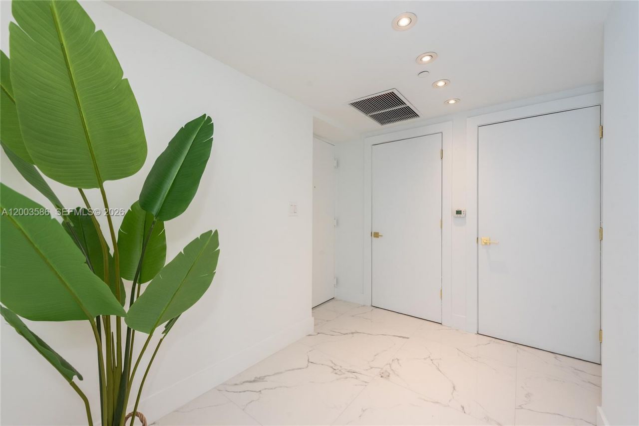 500 Brickell Ave , Unit 3802, Miami, FL 33131 Photo