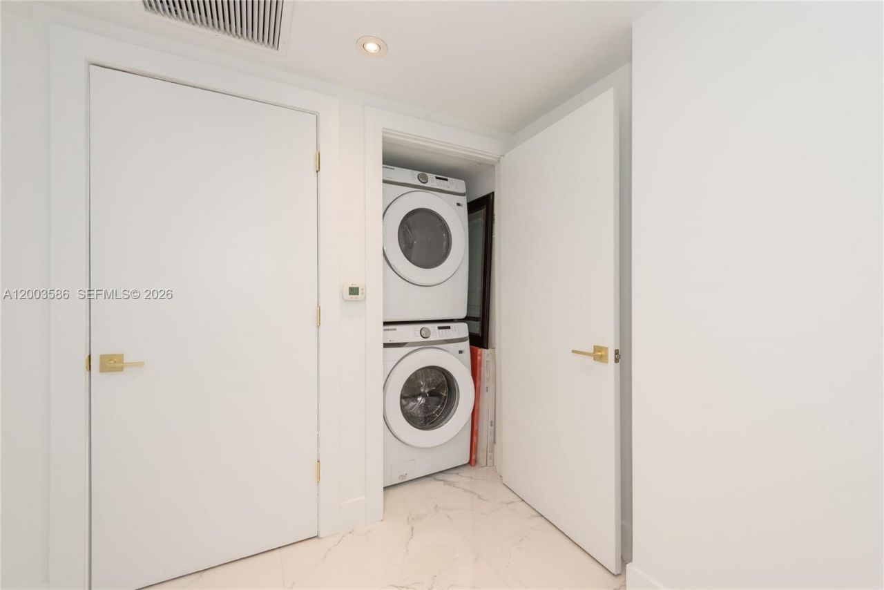 500 Brickell Ave , Unit 3802, Miami, FL 33131 Photo