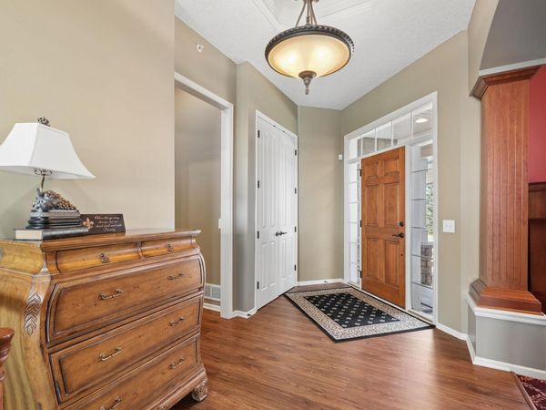 10100 Indigo Drive , Eden Prairie, MN 55347