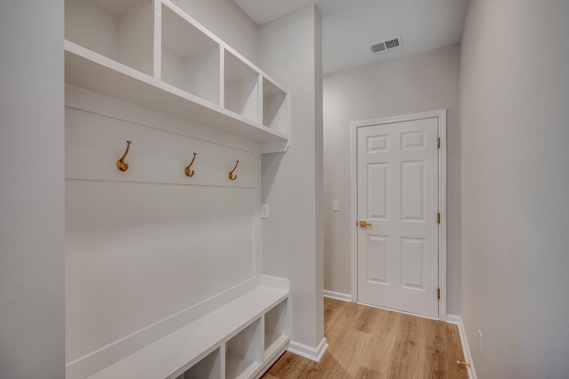 2704 Whitehorn Way Photo 14